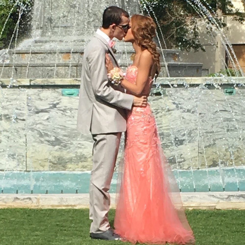 Coral prom dress - Picture 5 of 8